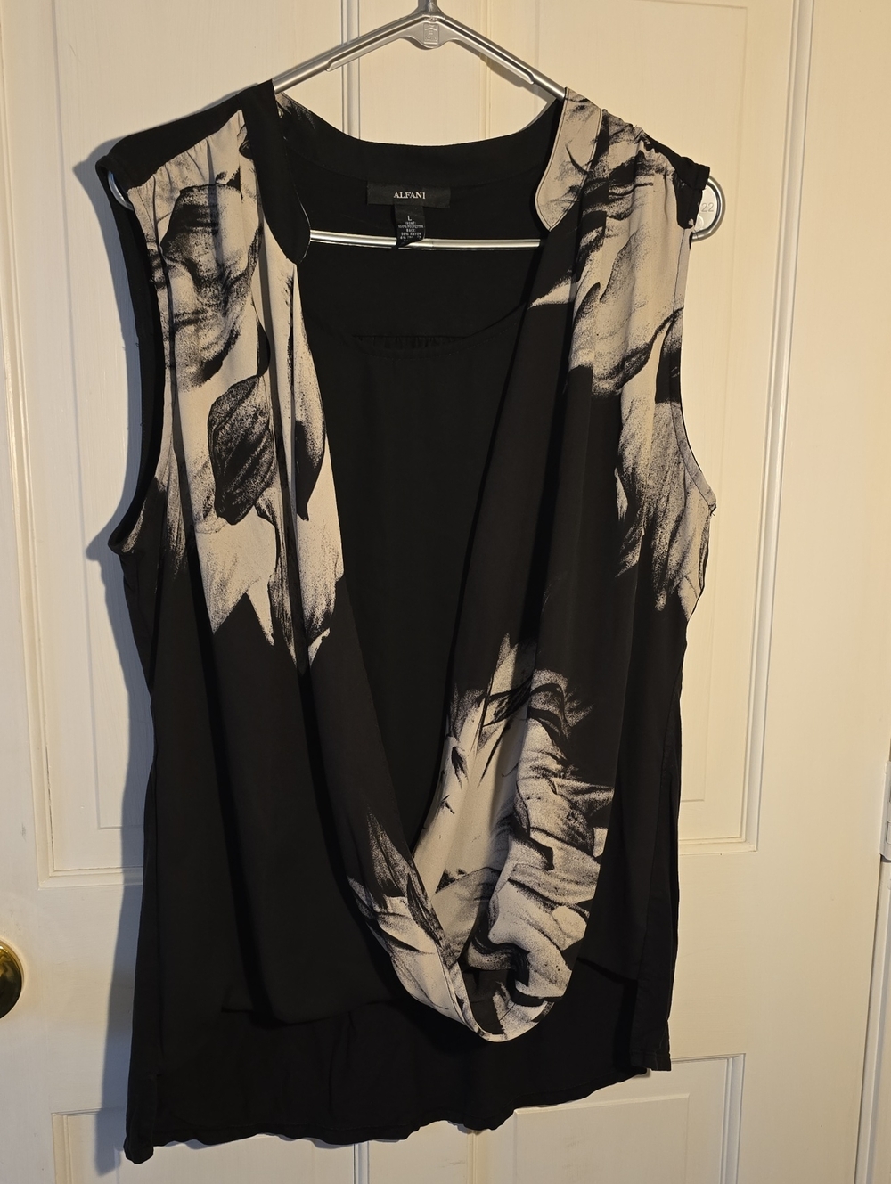 STUNNING! Alfani Black & White Draped Sleeveless Blouse Size L
